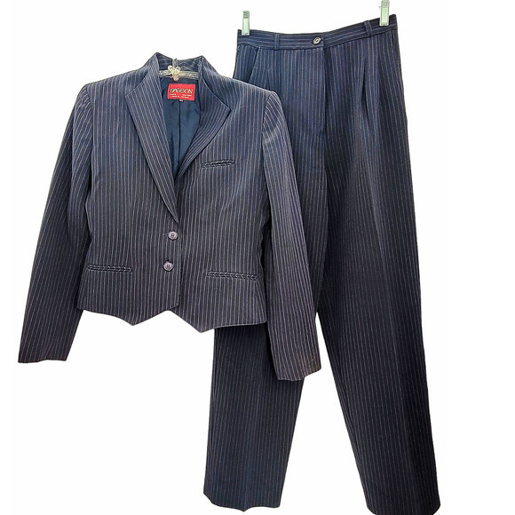 Vintage 80s‎ Sasson Blue Pin Stripe Two Button Cropped Jacket Dark Pant Suit - Picture 1 of 16